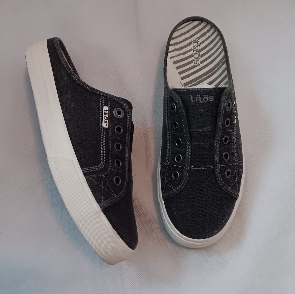 Taos Womens 9.5 Ez Soul Slip On Sneaker Charcoal Gray Canvas Mule Shoe